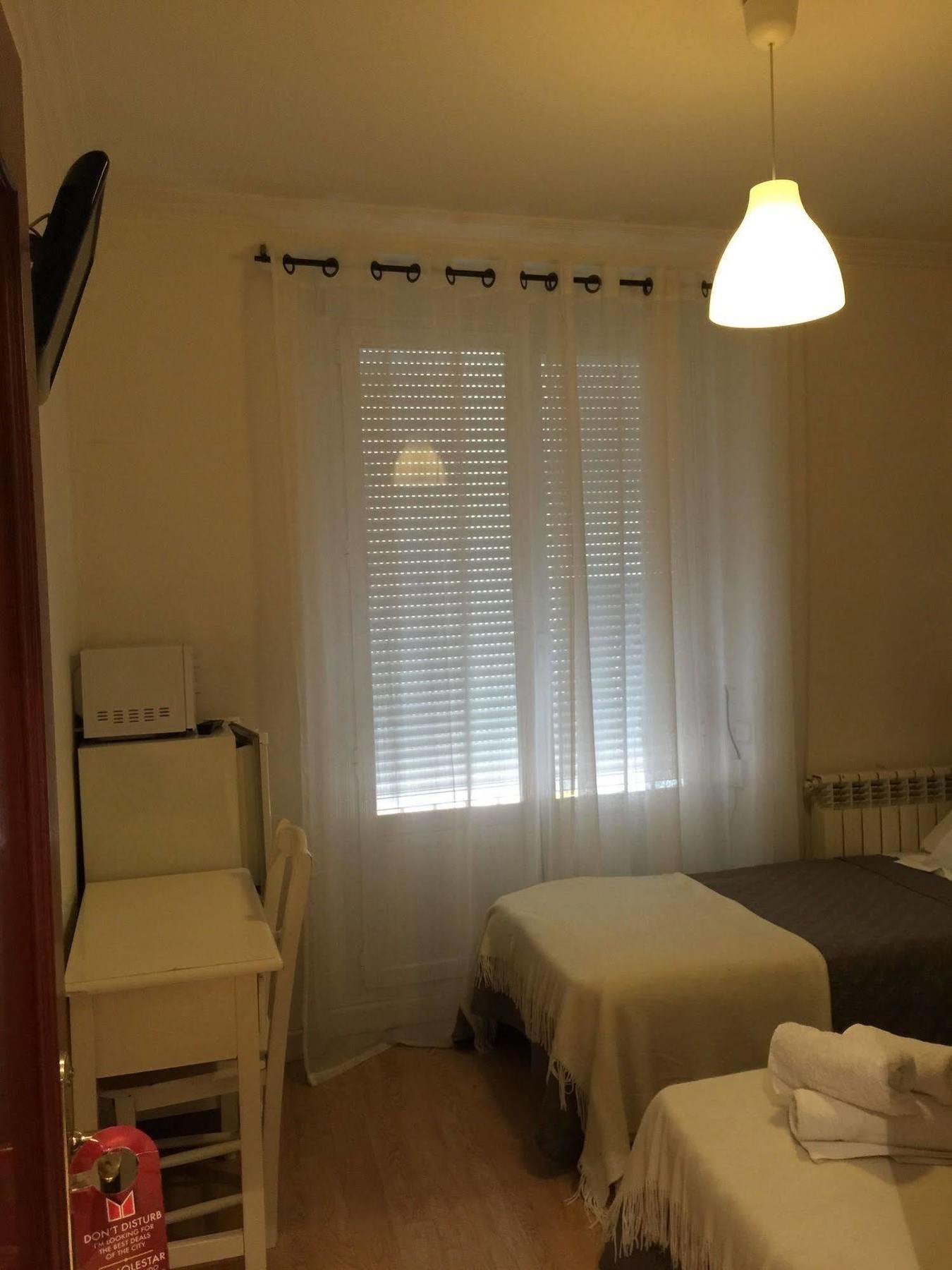 Hostal La Estrella Madrid Dış mekan fotoğraf