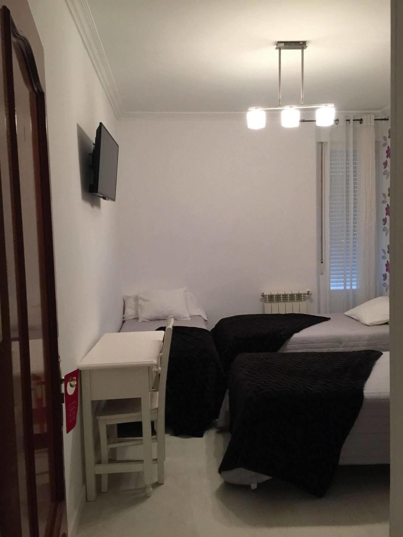 Hostal La Estrella Madrid Dış mekan fotoğraf
