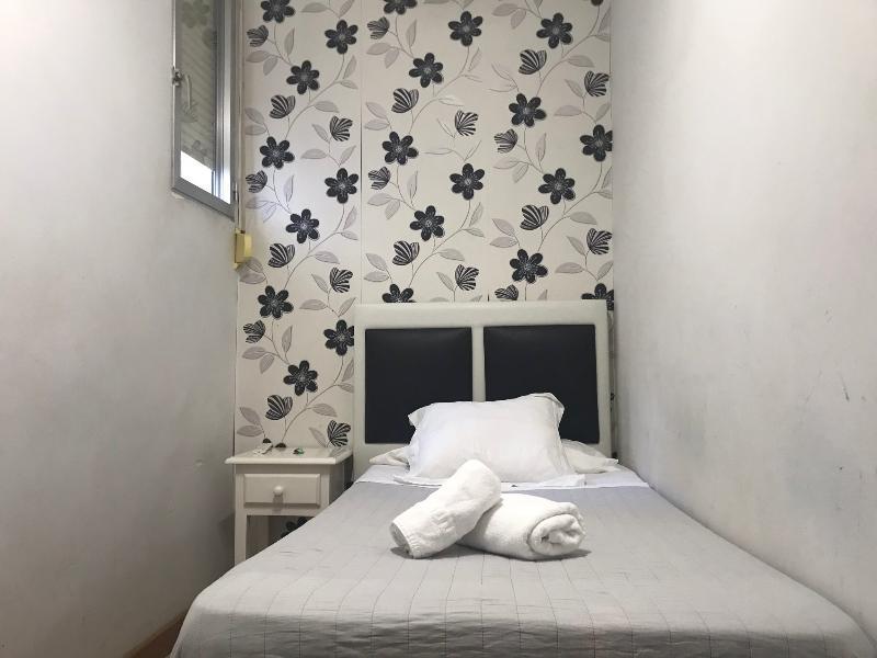 Hostal La Estrella Madrid Dış mekan fotoğraf
