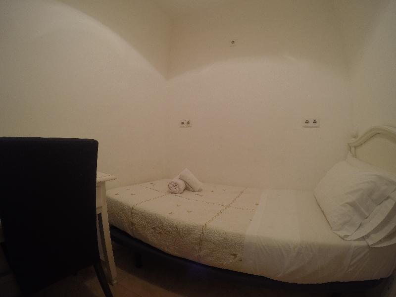 Hostal La Estrella Madrid Dış mekan fotoğraf