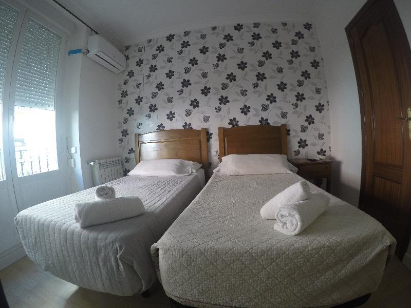 Hostal La Estrella Madrid Dış mekan fotoğraf